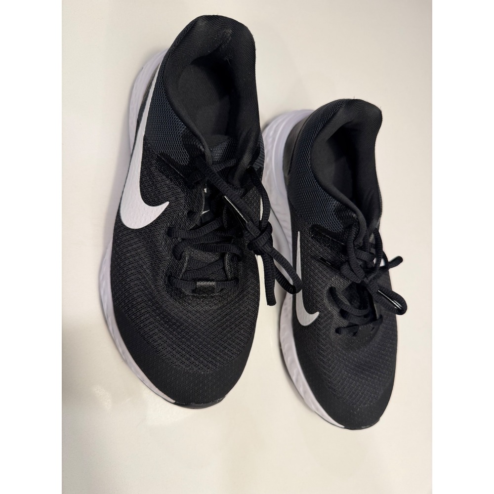 Nike Running Shoes Womens 7 Revolution 5 Black White BQ3207-002 Excellent